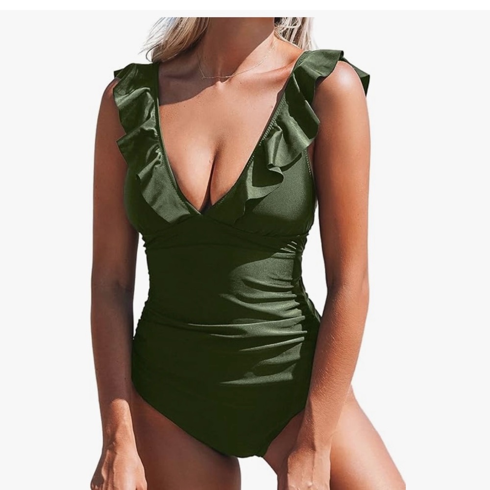 CUPSHE Women's Ruffled One Piece Swimsuit V Neck Lace Up SPRING BREAK
